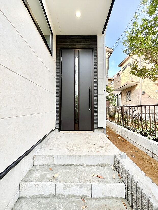 大切な家族、来客を出迎える玄関。