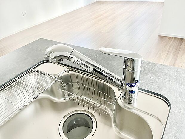 いつでも清潔なおいしいお水を。一つの水栓で水道水と浄水を使い分け。