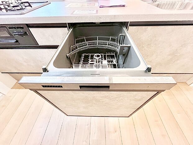 面倒なお片づけは食洗機にお任せ！家事の負担が減って、時間にも気持ちにもゆとりができます。