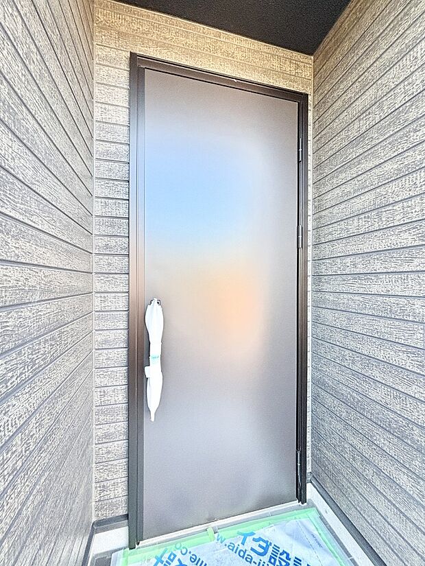 大切な家族、来客を出迎える玄関。