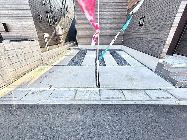 駐車2台可能！急なお客様の駐車に。また、ご家族の自転車スペースとしても大活躍。