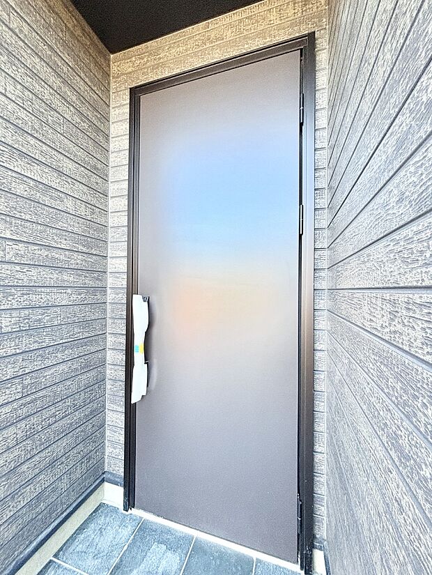 住まいの顔を演出する、玄関ドア。