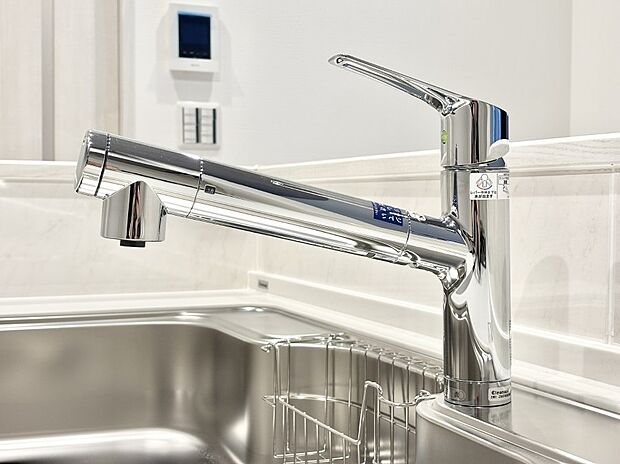 いつでも清潔なおいしいお水を。一つの水栓で水道水と浄水を使い分け。