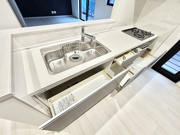 使いやすさを優先したスライド式収納タイプ！