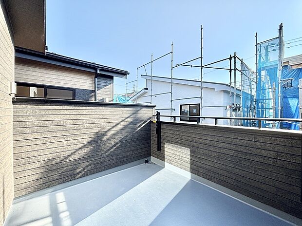 ゆったりバルコニーだから沢山お洗濯ものを干せます。