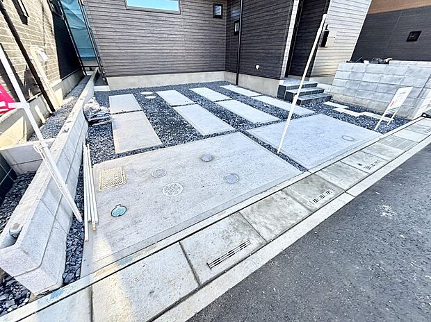 駐車2台可能！急なお客様の駐車に。また、ご家族の自転車スペースとしても大活躍。