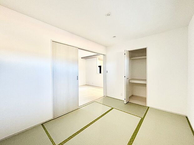 柔らかい畳の空間は、お子様の遊び場や来客時のおもてなしの場所として重宝します。 