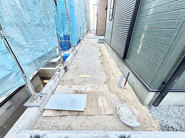 ガーデニングや家庭菜園も楽しめるお庭付き。