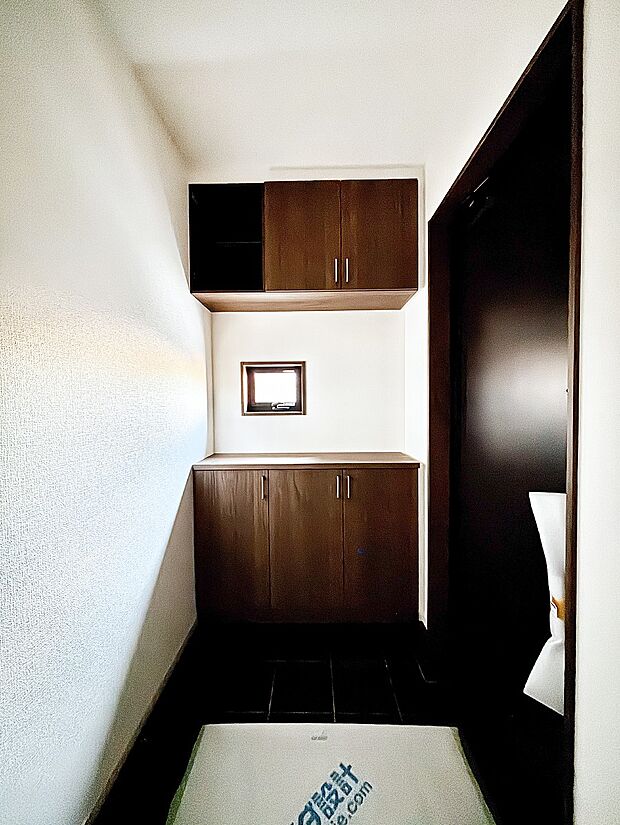 飾り棚を利用して、お越しいただくお客様をおもてなしできます。