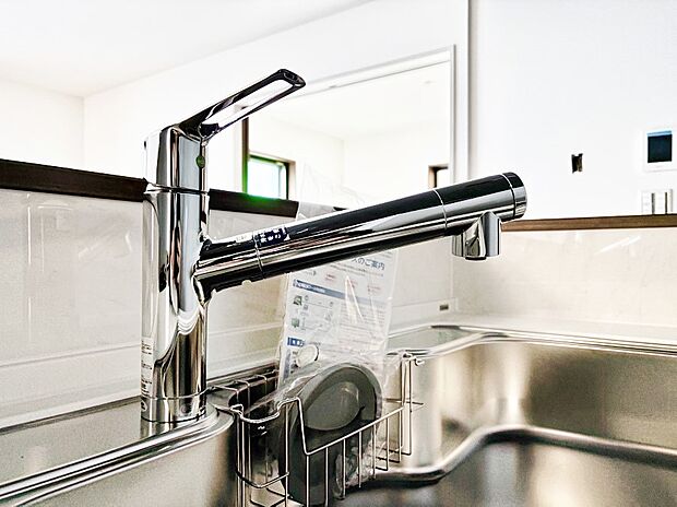 いつでも清潔なおいしいお水を。一つの水栓で水道水と浄水を使い分け。