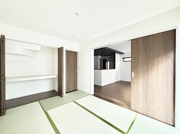 柔らかい畳の空間は、お子様の遊び場や来客時のおもてなしの場所として重宝します。 