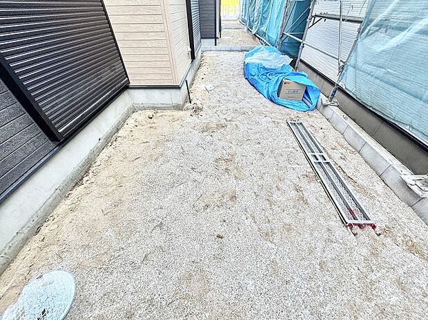 ガーデニングや家庭菜園も楽しめるお庭付き。