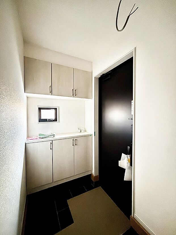 飾り棚を利用して、お越しいただくお客様をおもてなしできます。