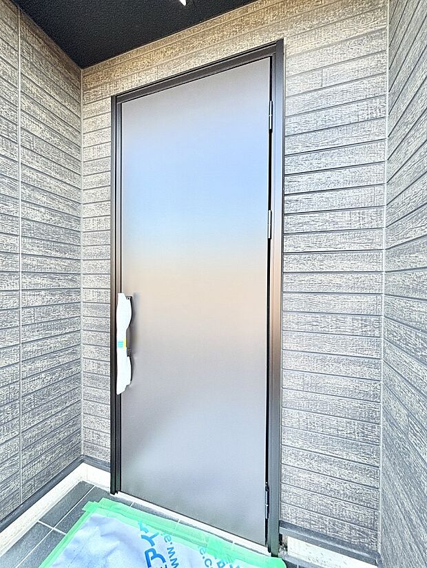 住まいの顔を演出する、玄関ドア。