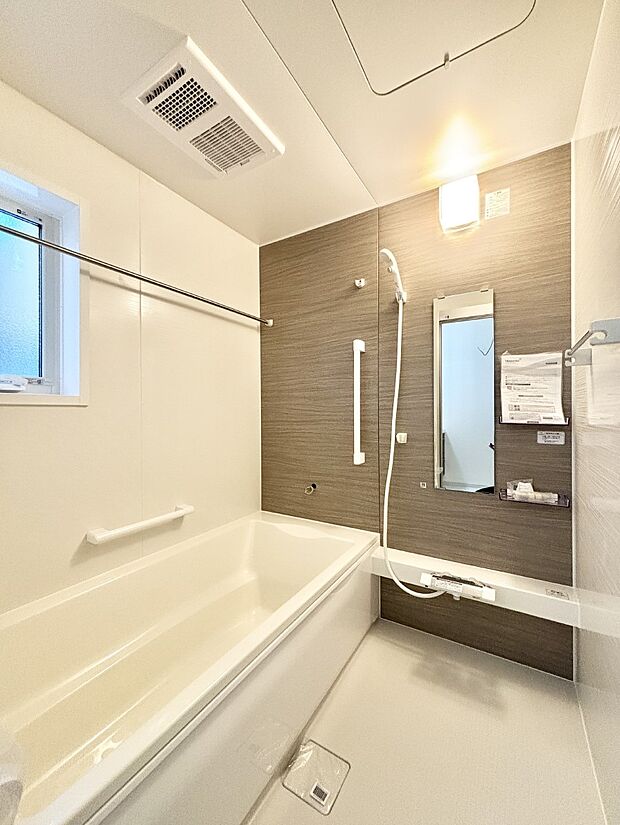 落ち着いた雰囲気でゆっくりお寛ぎいただけるバスルーム