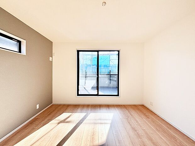 明るいバルコニーサイドに洋室を設置。目覚めの良い寝室に。