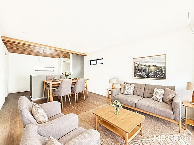 落ち着いた雰囲気のLDKは家族みんなの快適空間※家具はCGです