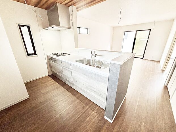 料理をしながらご家族との会話を楽しめる対面カウンターキッチン