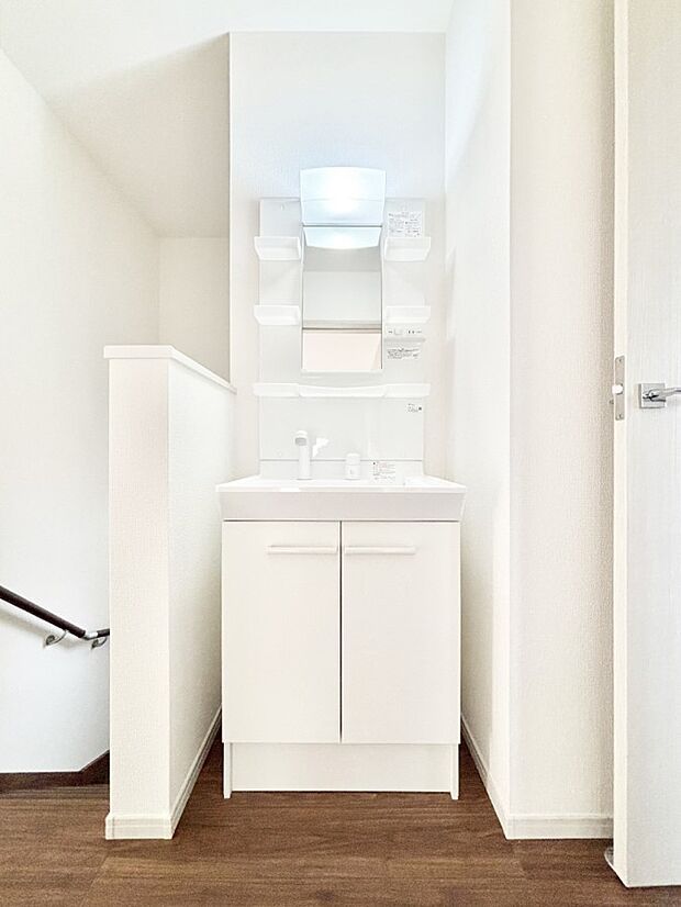 2階ホールにセカンド洗面台を設けました