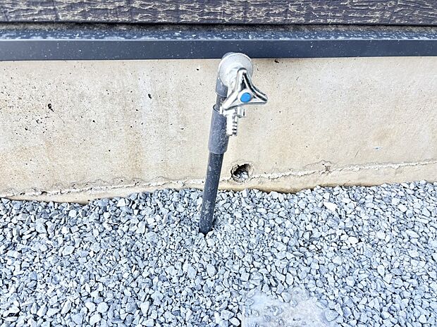 ガーデニングやお掃除に便利な外水栓  