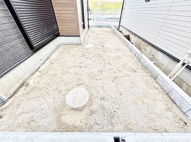 ガーデニングや家庭菜園も楽しめるお庭付き。