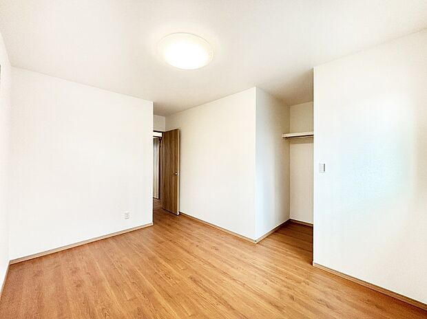 使いやすい形でベットや家具の置き方にも困ることもありません。   