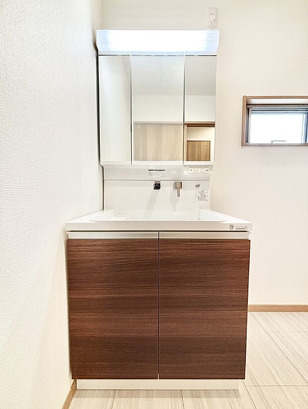 収納力と機能性に優れた洗面化粧台