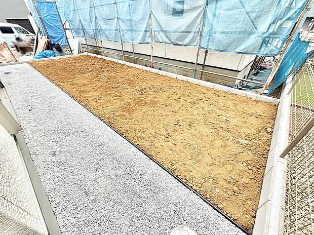 お子さまの遊び場や奥さまのガーデニングなど用途多彩な庭スペース！