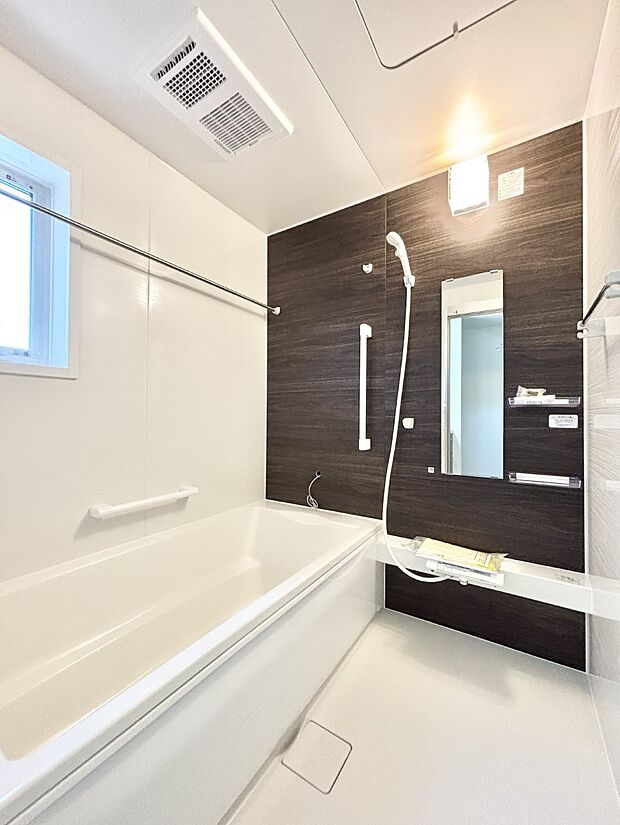 落ち着いた雰囲気でゆっくりお寛ぎいただけるバスルーム