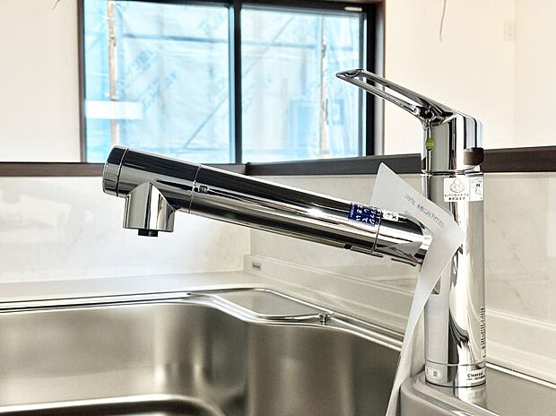 いつでも清潔なおいしいお水を。一つの水栓で水道水と浄水を使い分け。