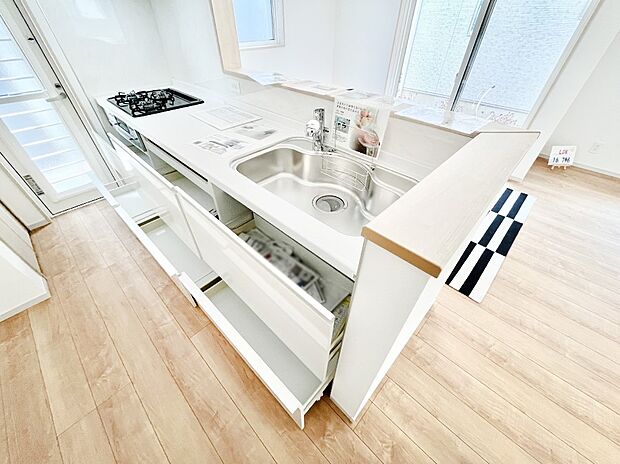 使いやすさを優先したスライド式収納タイプ！