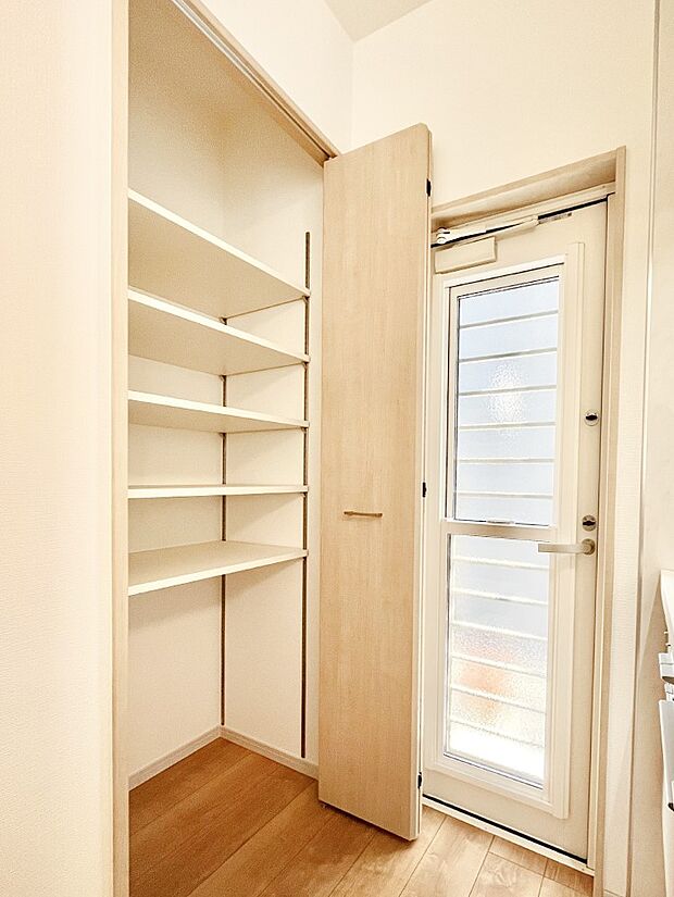 食材のストックはもちろん、日用品の収納など使い方はいろいろ  