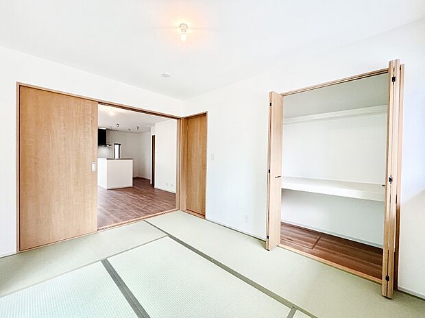 柔らかい畳の空間は、お子様の遊び場や来客時のおもてなしの場所として重宝します。