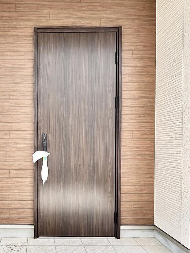 大切な家族、来客を出迎える玄関。