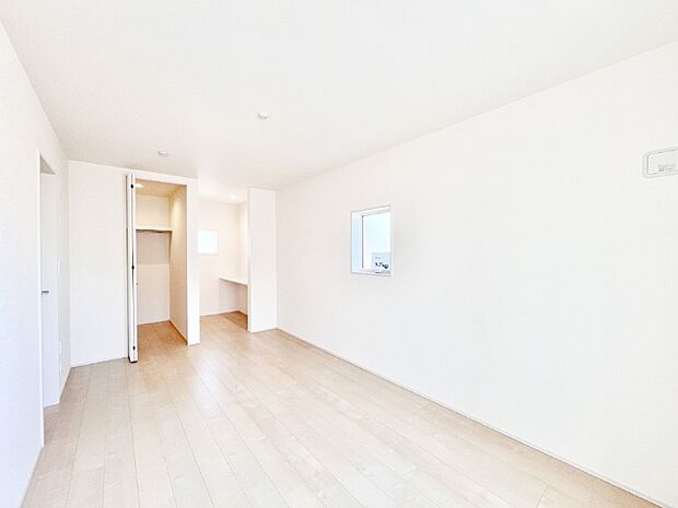 WIC&カウンター付きのお部屋で充実したプライベート時間を過ごせます。