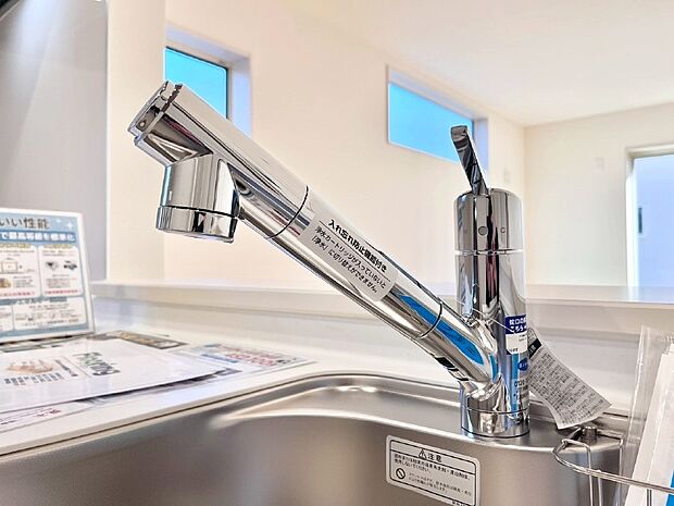 いつでも清潔なおいしいお水を。一つの水栓で水道水と浄水を使い分け。