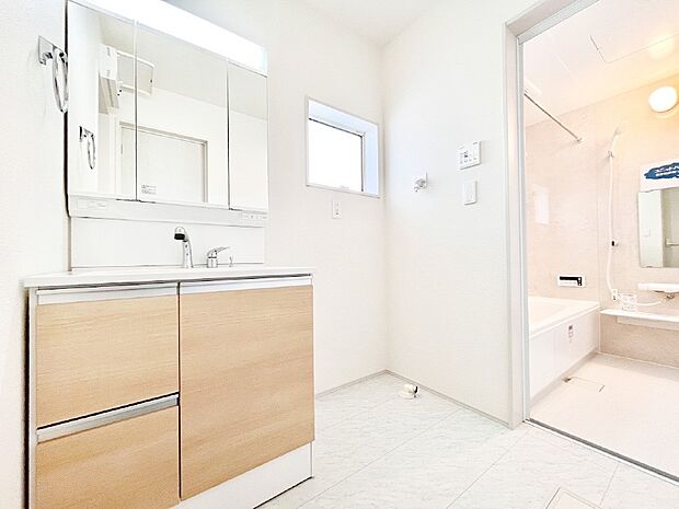 清潔感のある快適空間です。毎日の身支度も気持ち良くお使い頂けます!