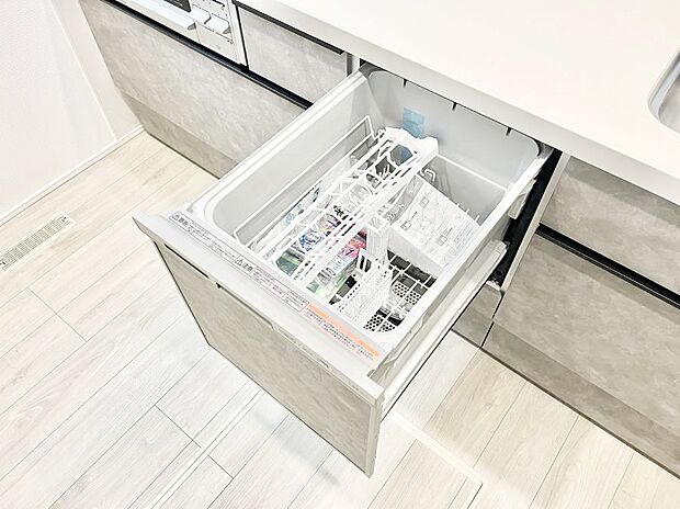 面倒なお片づけは食洗機にお任せ！家事の負担が減って、時間にも気持ちにもゆとりができます。