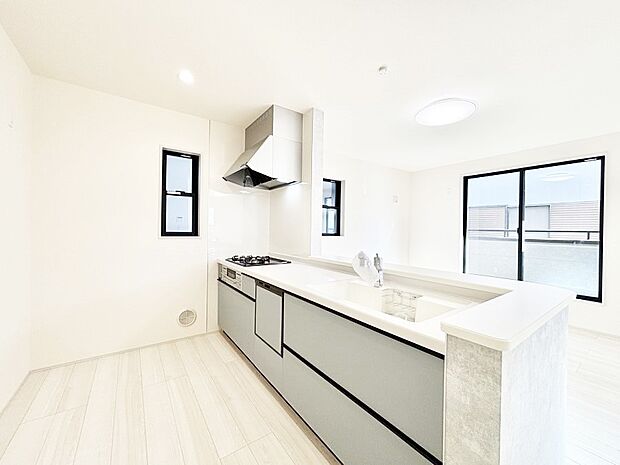 料理をしながらご家族との会話を楽しめる対面カウンターキッチン