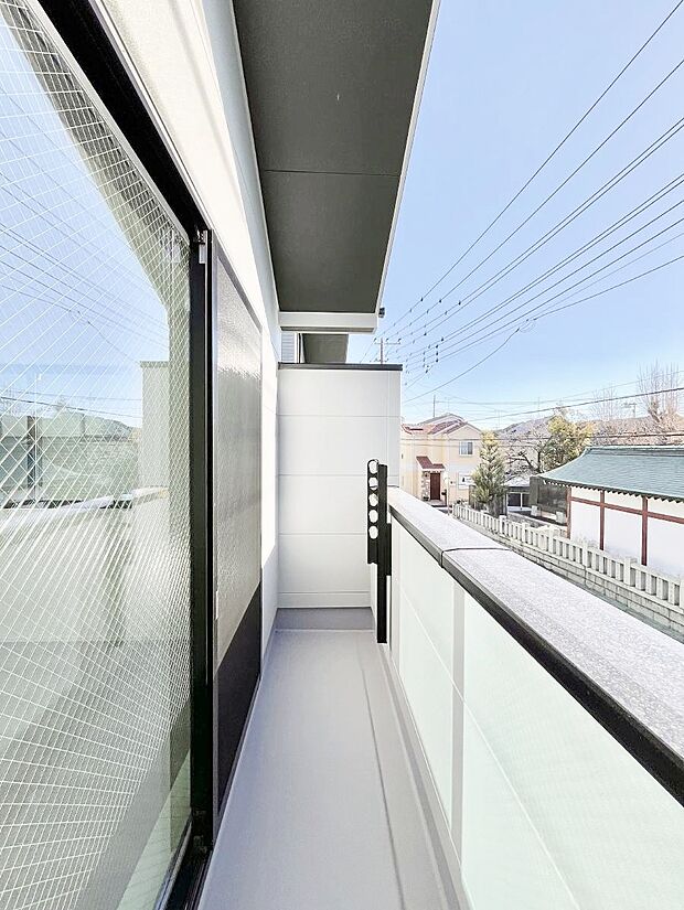 ゆったりバルコニーだから沢山お洗濯ものを干せます。