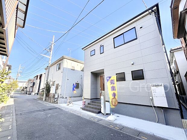 前面道路はきちんと整備されています  