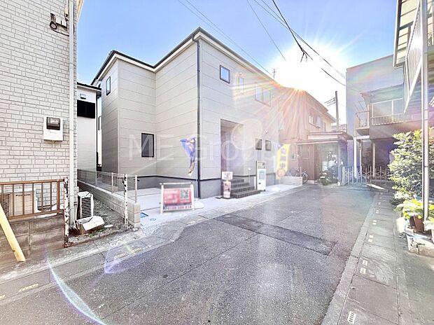 溢れる陽光でご家族の笑顔も輝く