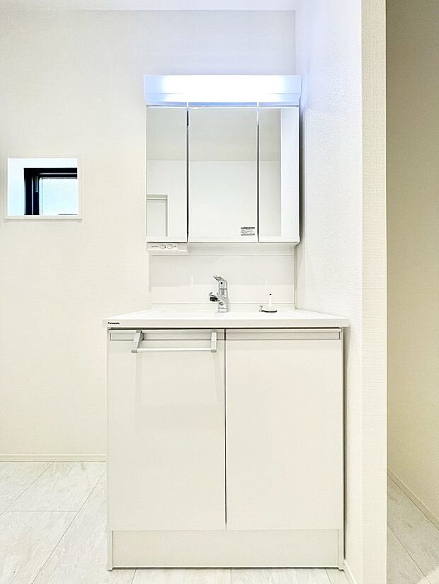 収納力と機能性に優れた洗面化粧台