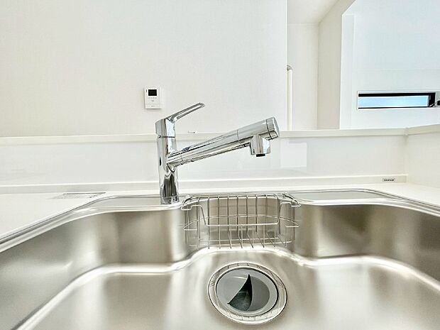 いつでも清潔なおいしいお水を。一つの水栓で水道水と浄水を使い分け。