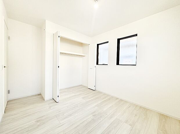 お子さまのお部屋としても!衣類の整理整頓に便利なクローゼット付きの洋室!