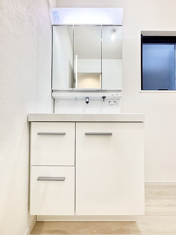 収納力と機能性に優れた洗面化粧台