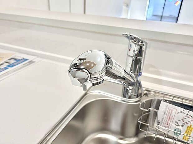 いつでも清潔なおいしいお水を。一つの水栓で水道水と浄水を使い分け。