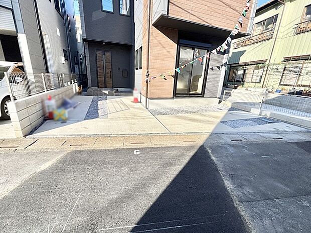 駐車2台可能！急なお客様の駐車に。また、ご家族の自転車スペースとしても大活躍。