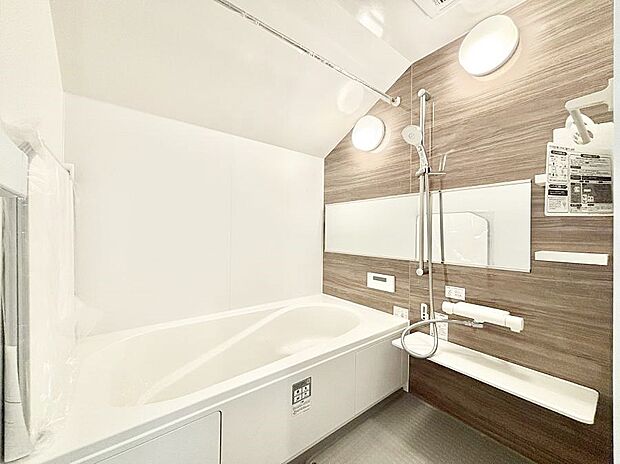 落ち着いた雰囲気でゆっくりお寛ぎいただけるバスルーム