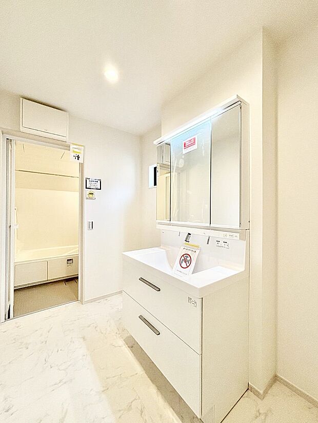 清潔感のある快適空間です。毎日の身支度も気持ち良くお使い頂けます。